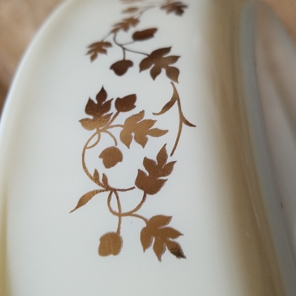Vintage Pyrex Golden Acorn Divided Serving Dish - Picture 8 of 16